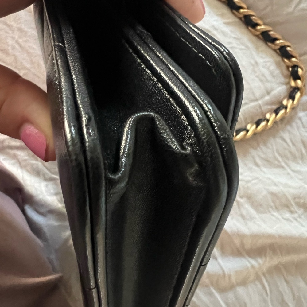 Chanel 19 WOC lambskin quilted authentic🖤 Excellent condition 🖤 - Picture 11 of 14